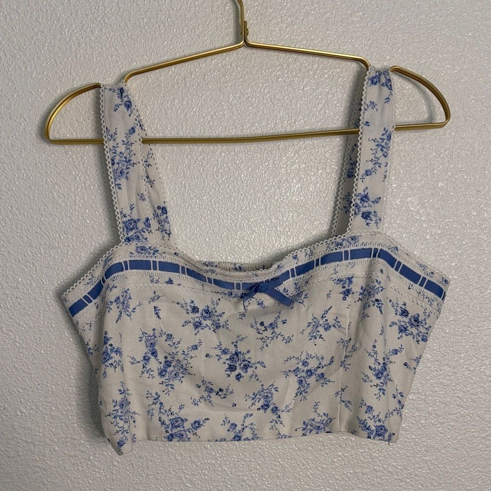 Altar'd State- Blue and White Floral Crop Top- large
